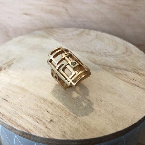 bague labyrinthe vermeil rose saphir prune lignes tracé collection femme vue 3/4