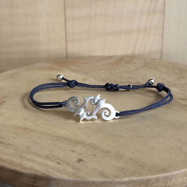 bracelet arabesque argent cordon bleu jean | 26 Passage, Créatrice de bijoux à Paris bracelet arabesque argent cordon bleu jean