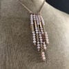 Collier cravate perles rosees vermeil rose vue profil | 26 Passage, Créatrice de bijoux à Paris Collier cravate perles rosees vermeil rose vue profil collection femme