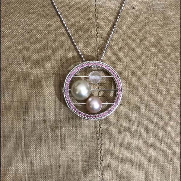 pendentif galaxie argent grenat rhodolite perles eau douce et quartz rose | 26 Passage, Créatrice de bijoux à Paris pendentif galaxie argent grenat rhodolite perles eau douce et quartz rose collection les perles