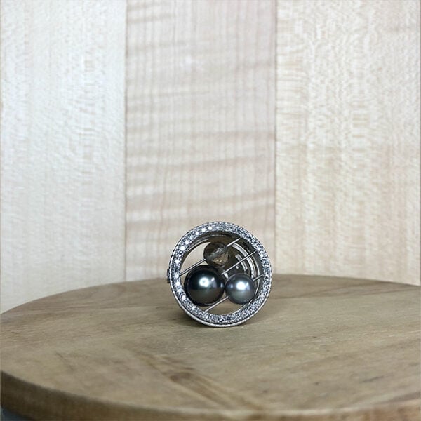 bague galaxie argent rhodie perles tahiti et quartz fume diamants gris tsavorite | 26 Passage, Créatrice de bijoux à Paris bague galaxie argent rhodie perles tahiti et quartz fume diamants gris tsavorite