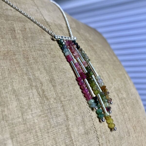 collier cravate argent tourmalines multicolores facetees trois quart collection pierres collection femme