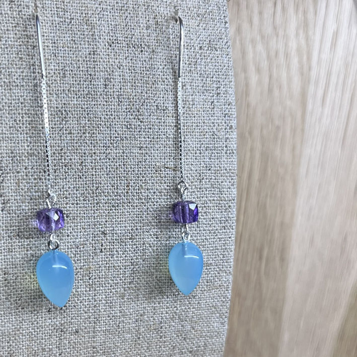 boucles piece unique agate sea blue cubes amethyste de face | 26 Passage, Créatrice de bijoux à Paris bague branche argent topaze bleue et oiseau vue face collection la nature