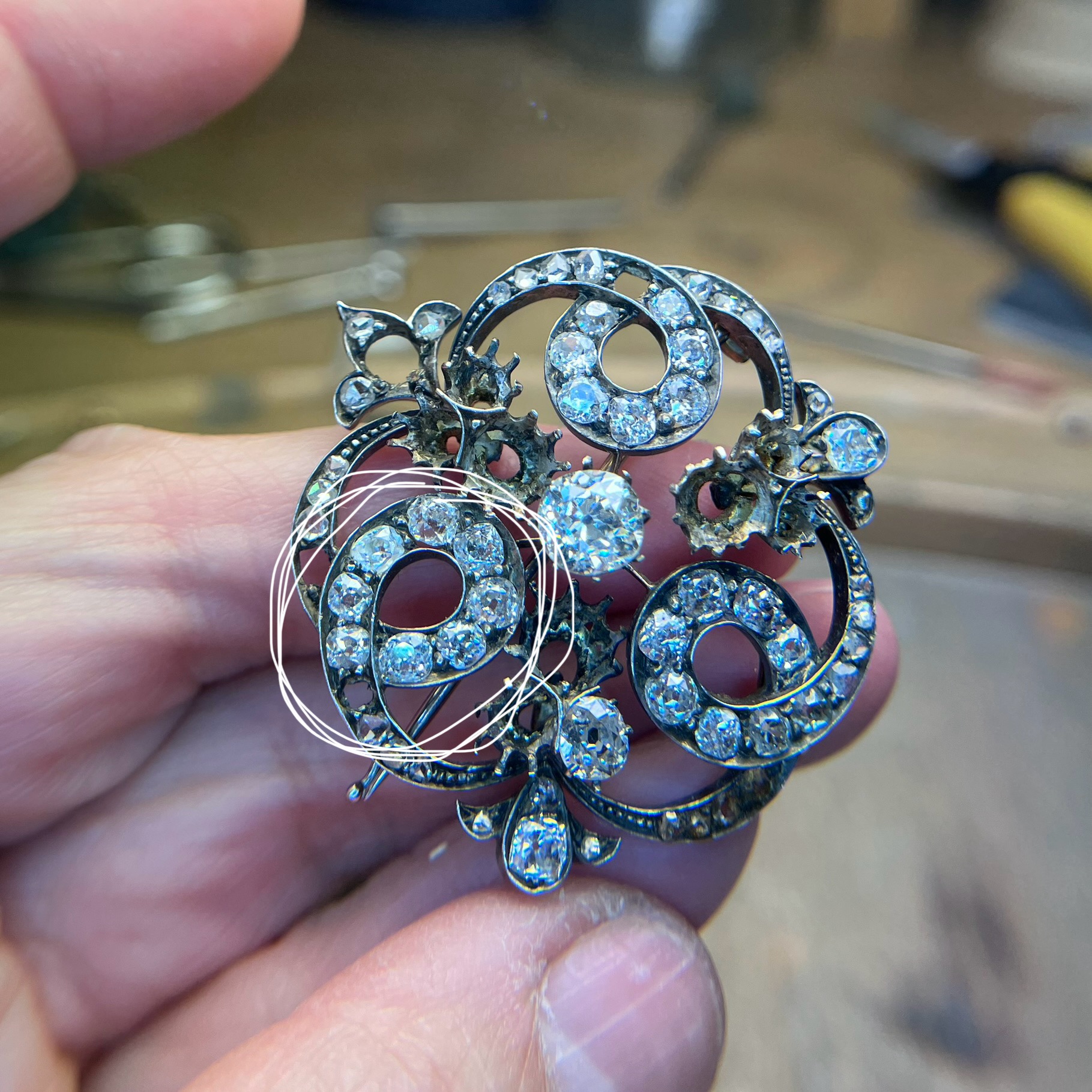 bague en argent et diamants taille ancienne mme Demazure vue trois quart collection les créations sur mesure
