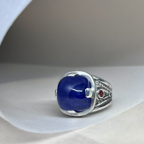 chevaliere byzance argent tanzanite cabochon saphirs rouges face | 26 Passage, Créatrice de bijoux à Paris