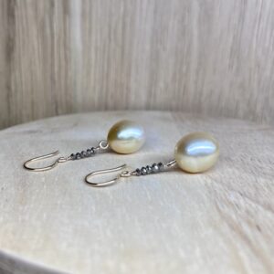 boucles perles mers du sud diamants bruns boucles or jaune perles mers du sud diamants bruns